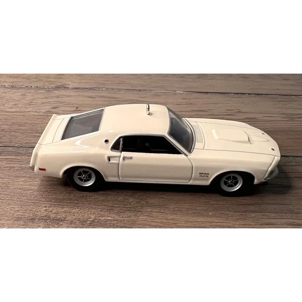 Hallmark‎ 2017 NEW Christmas Ornament 1969 Ford Mustang #27 Classic Cars Series
